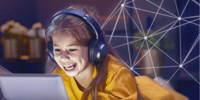 Valokuitu mahdollistaa sujuvan netin käytön kotona tabletilla. artikkelikuva.