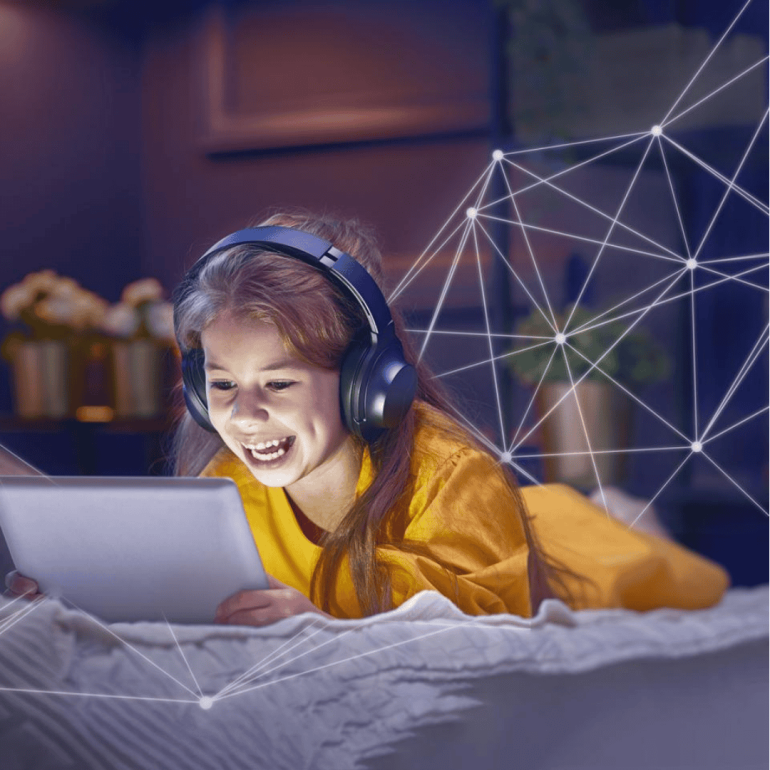 Valokuitu mahdollistaa sujuvan netin käytön kotona tabletilla. artikkelikuva.