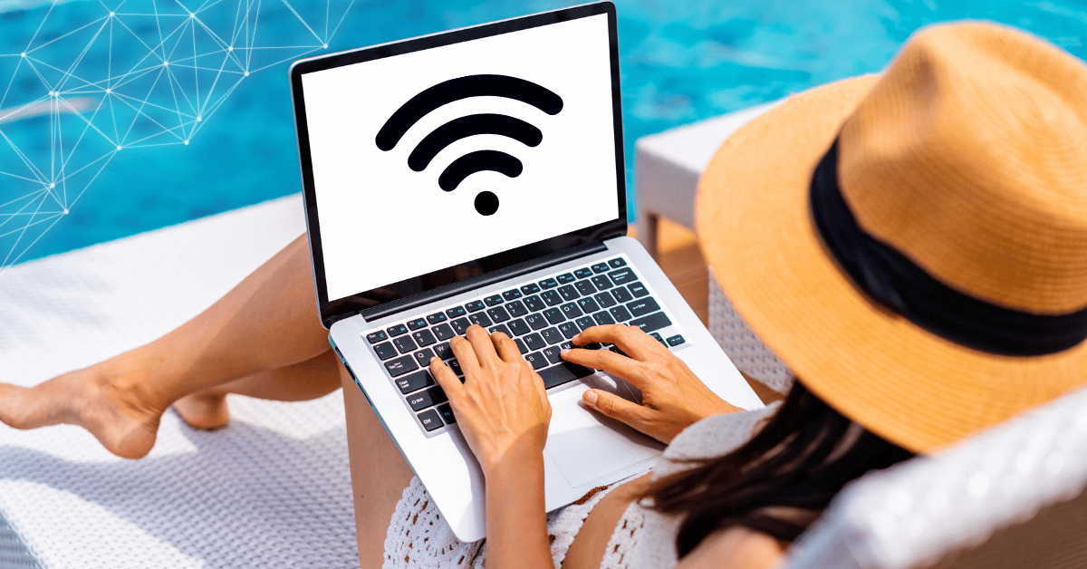 Avoin WiFi-verkko käytössä matkalla, langaton yhteys kannettavalla tietokoneella